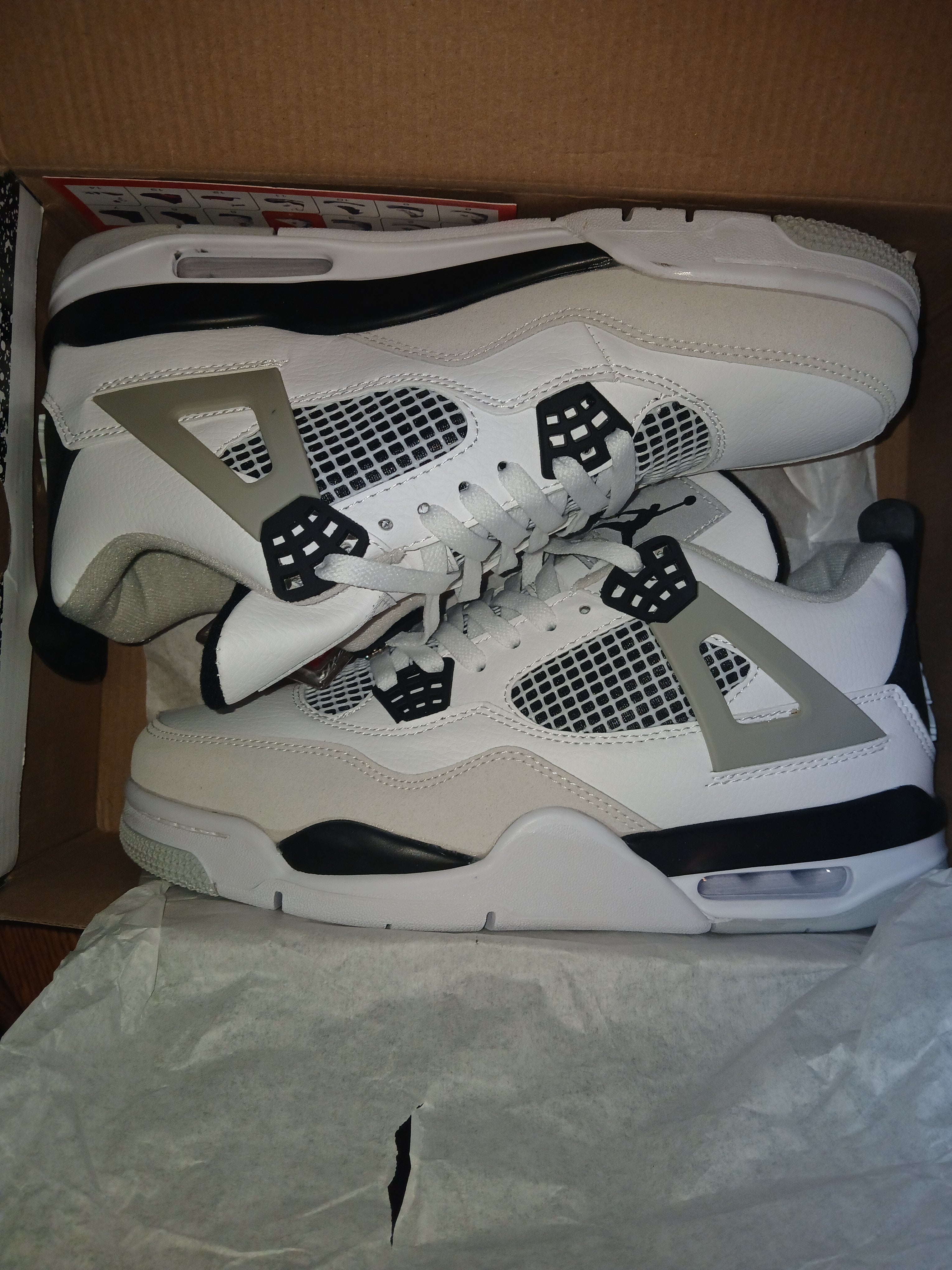 Jordan Retro 4 white/cream/blk size 10mens