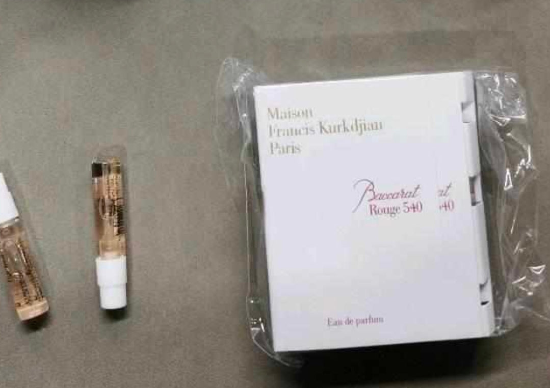 2 Baccarat Rouge 540 sample vials