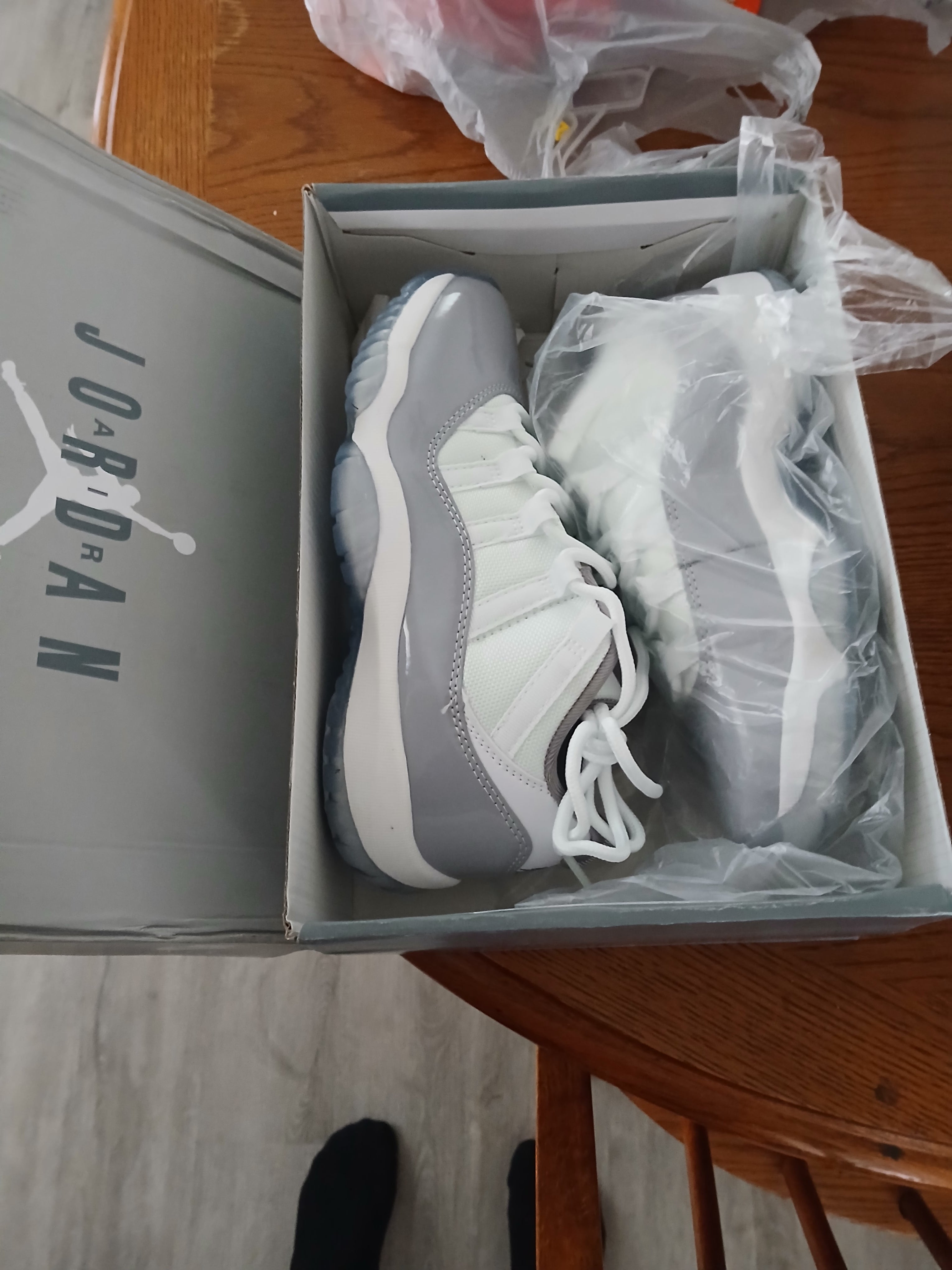 The Air Jordan 11 Retro Low Cement Grey sz. 7mens