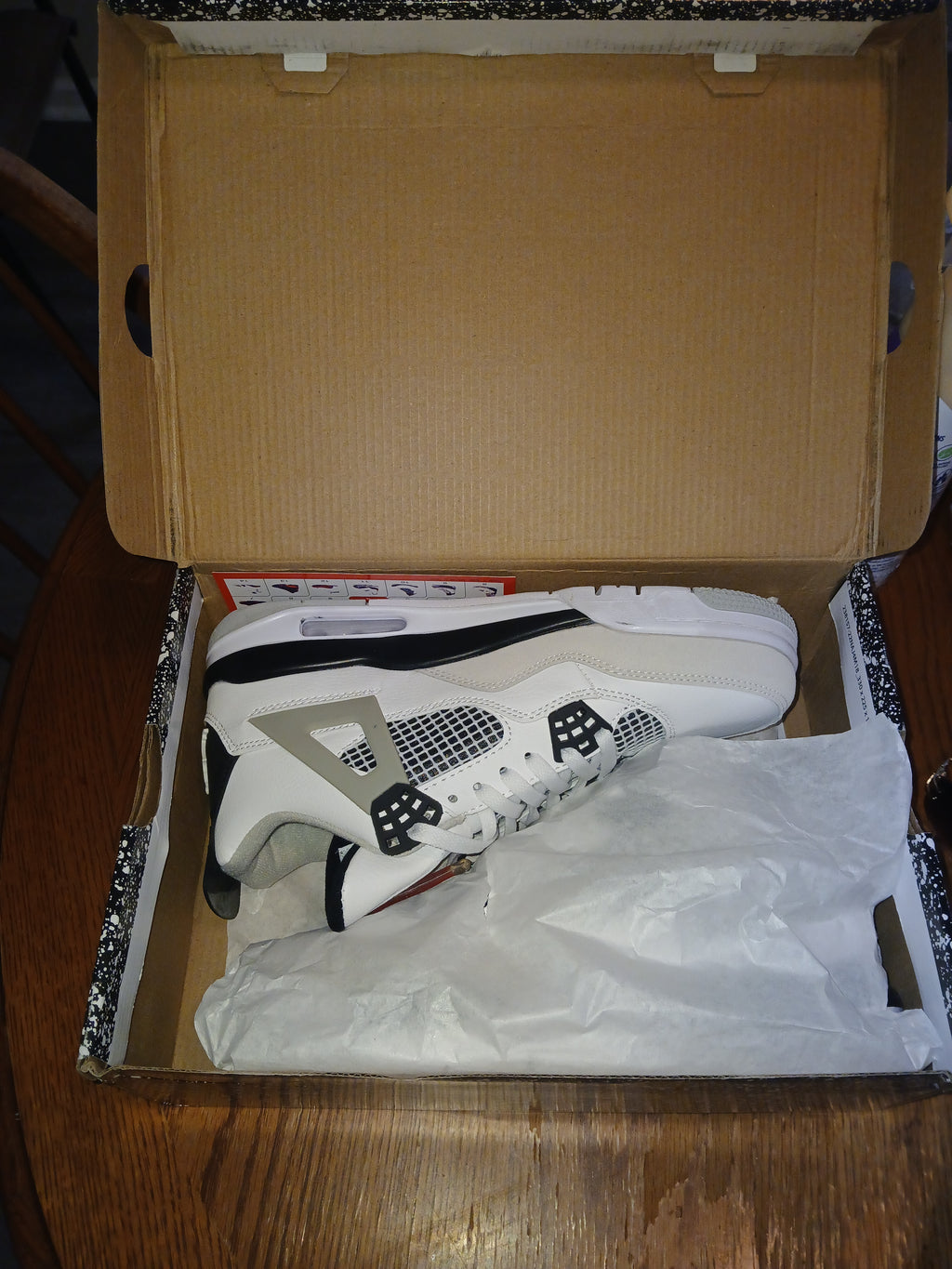 Jordan Retro 4 white/cream/blk size 10mens